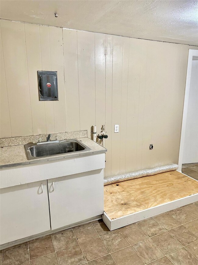 1009 Moran St, Gainesville, TX 76240 - photo 7