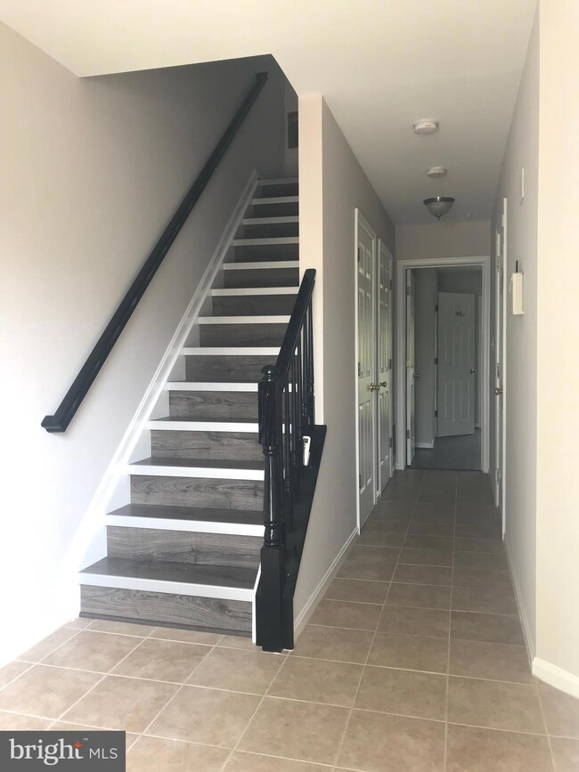 8805 Goose Landing Cir, Columbia, MD 21045 - photo 2