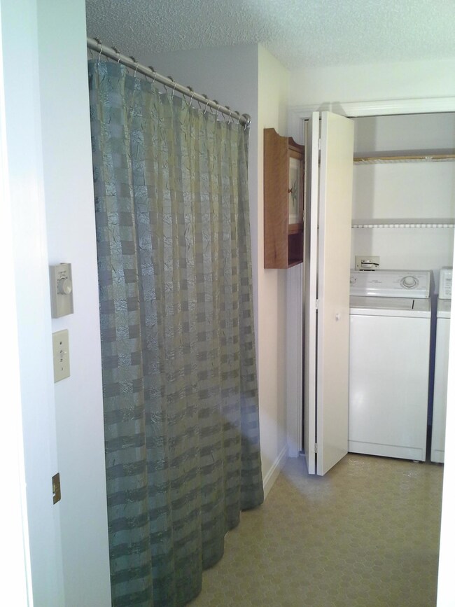 Full Bath wit Laundry Hook-up
