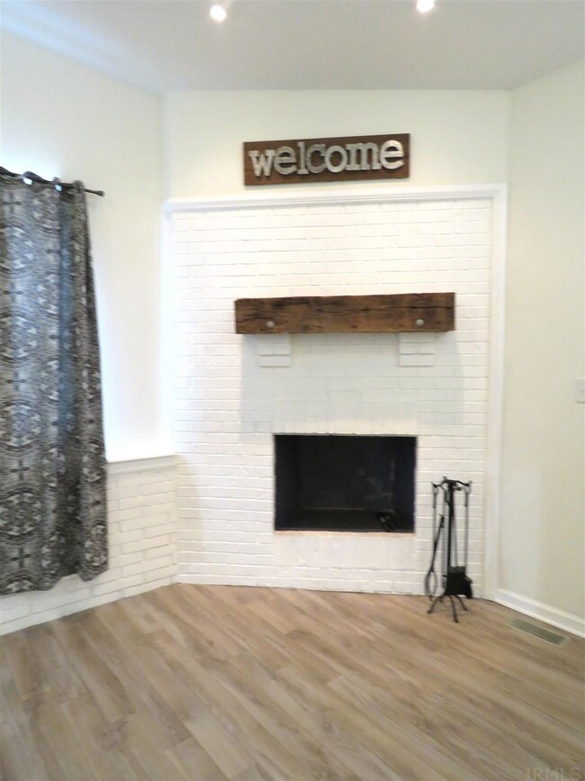 69 11th St, Covington, IN 47932 - photo 4