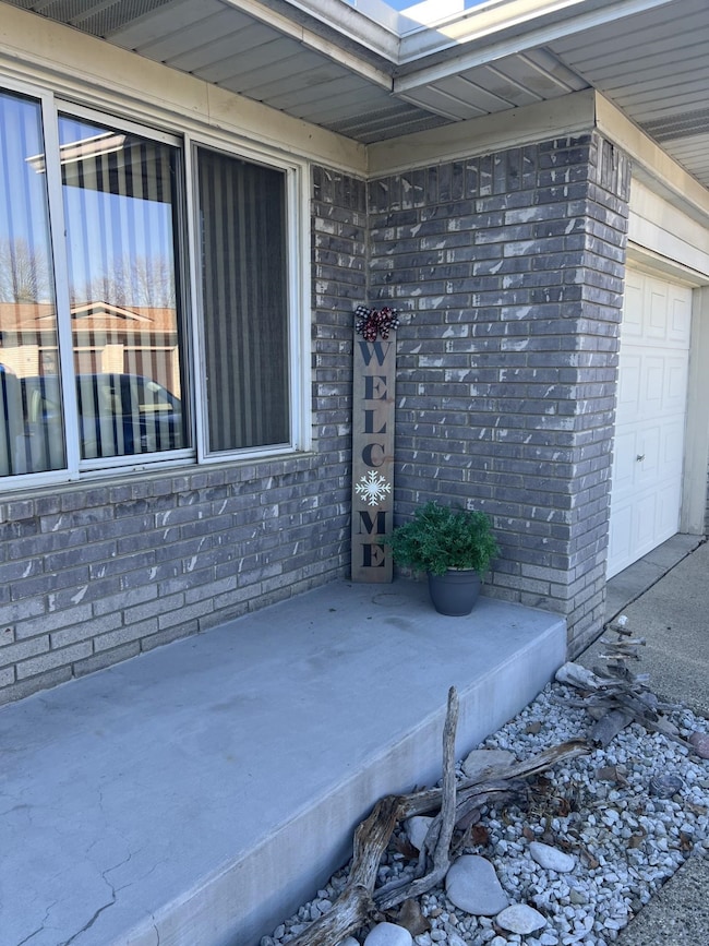 47479 Lizabeth Dr, New Baltimore, MI 48047 - photo 2