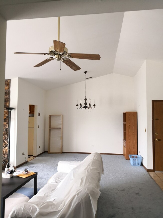 1467 Fairlane Dr unit 2B, Schaumburg, IL 60193 - photo 6