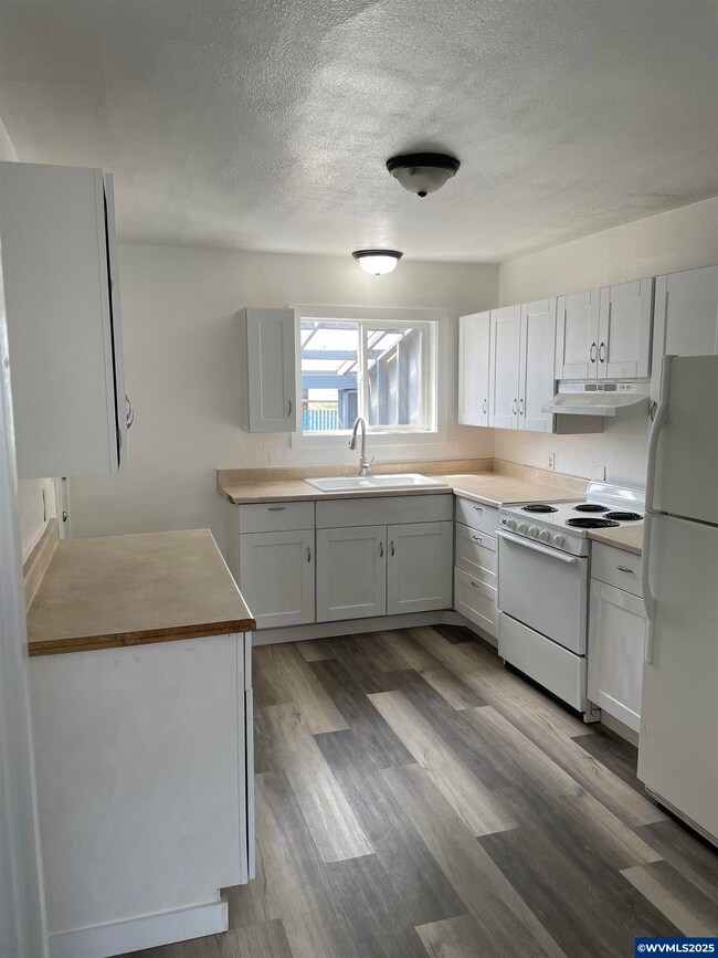 1453 (&1451) Hiatt St, Lebanon, OR 97355 - photo 5