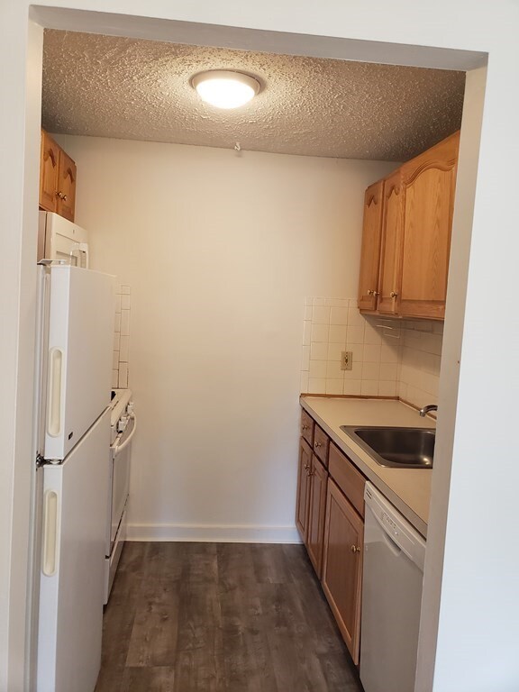 401 Great Rd unit 2, Acton, MA 01720 - photo 3