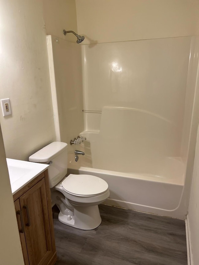 1605 Bryn Mawr Ave - Bathroom
