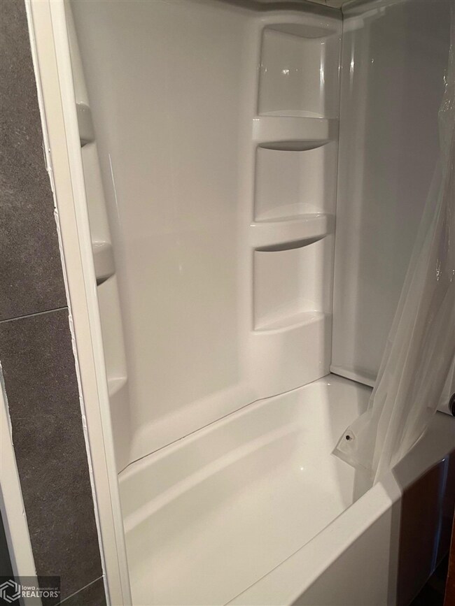 205 Clinton St, Liscomb, IA 50148 - photo 6