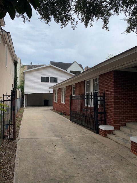 2500 Mandell St, Houston, TX 77006 - photo 2