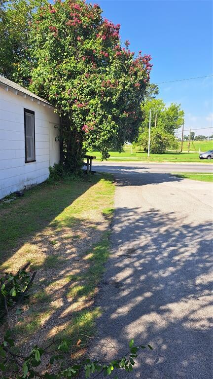 206 N Riverside Dr, Fort Worth, TX 76111 - photo 6