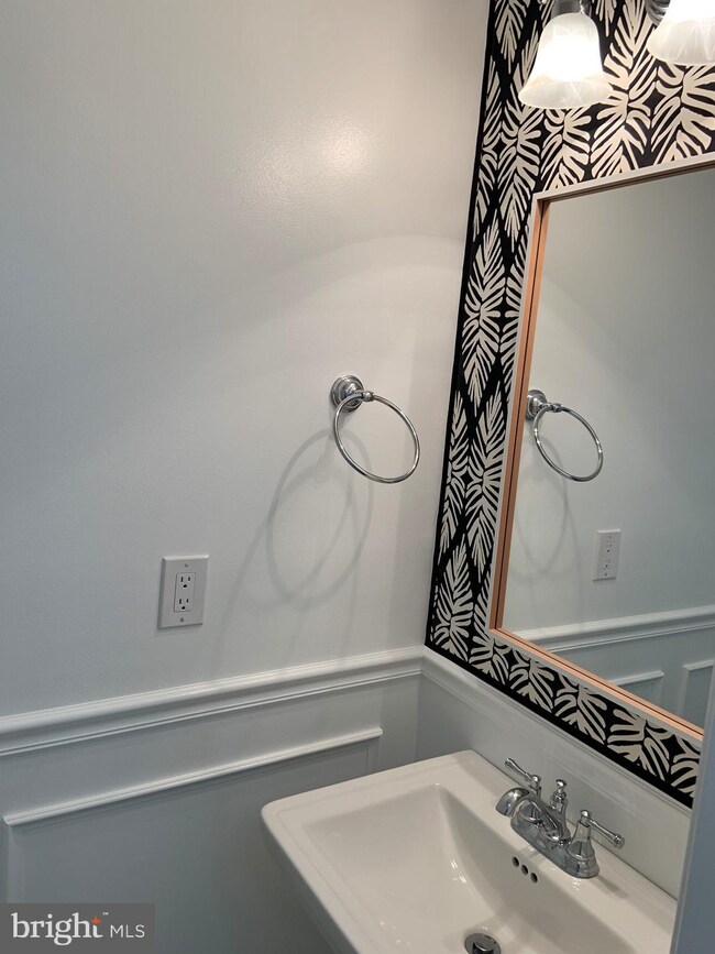 9229 Howland Rd, Laurel, MD 20723 - photo 5