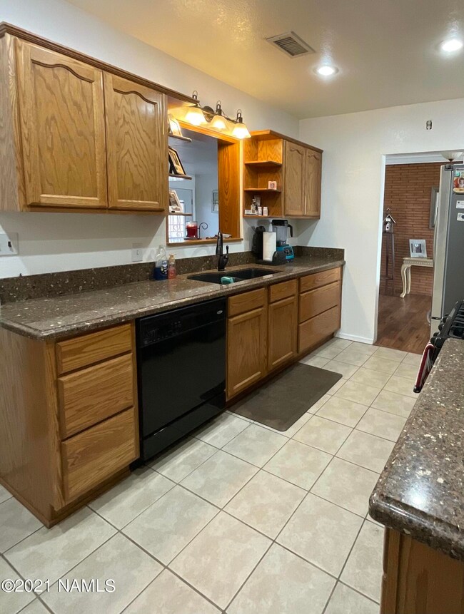 104 W Hillview St, Winslow, AZ 86047 - photo 7