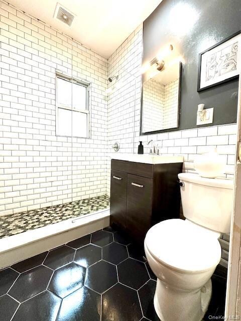 22-13 38th St unit 2, Queens, NY 11105 - photo 5