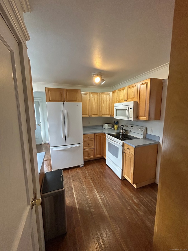 21 Acushnet St, Naugatuck, CT 06770 - photo 3