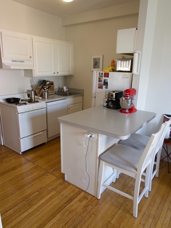 891 Massachusetts Ave unit 16, Cambridge, MA 02139 - photo 2