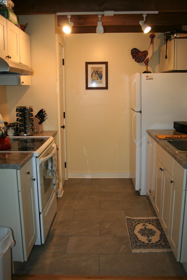 574 Willard Rd unit A, Hartford, VT 05001 - photo 4