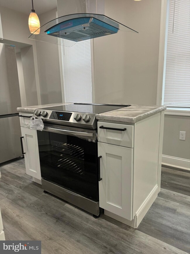 403 Holly Rd, Lansdowne, PA 19050 - photo 6