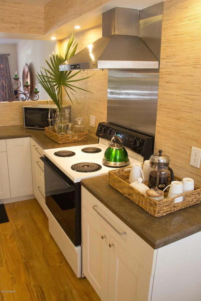 flormond kitchen stove1