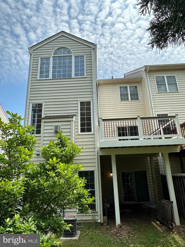 25277 Nesting Square, Chantilly, VA 20152 - photo 2