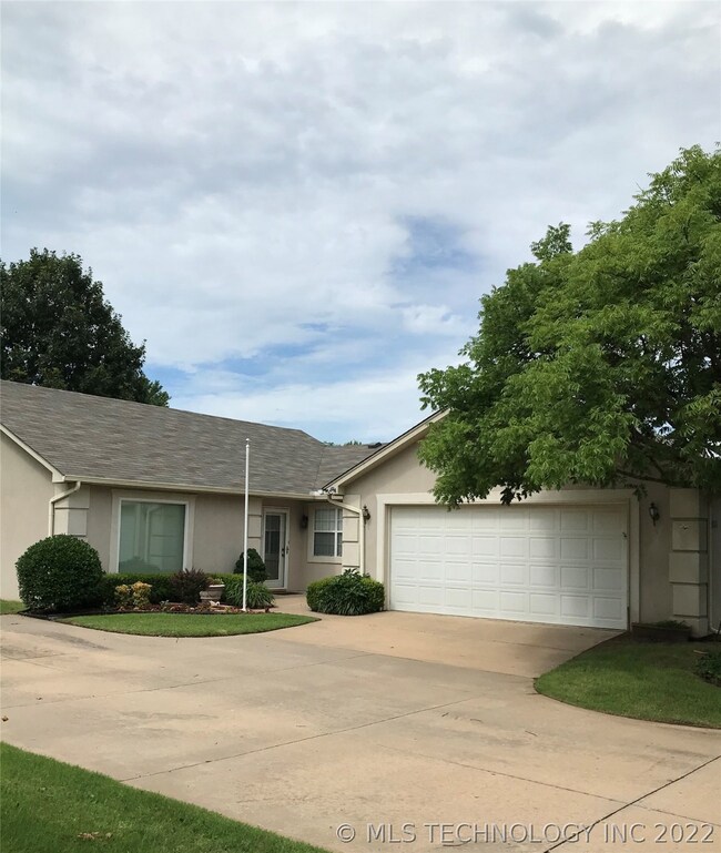 Spacious living in private location in neighborhoo
