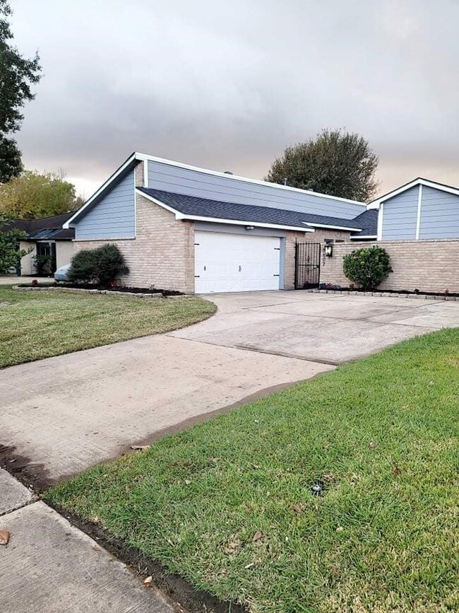 8607 Chestnut Forest Dr, Houston, TX 77088 - photo 3