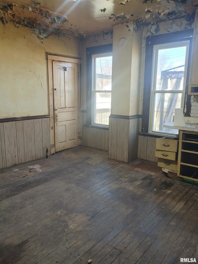 2020 Dixwell St, Davenport, IA 52802 - photo 6