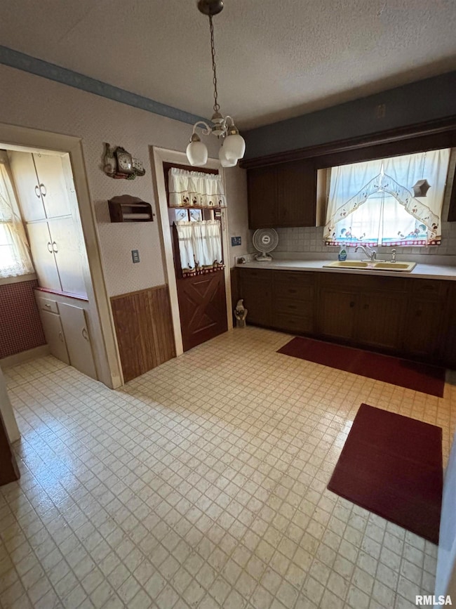 1202 W Prospect St, Kewanee, IL 61443 - photo 6