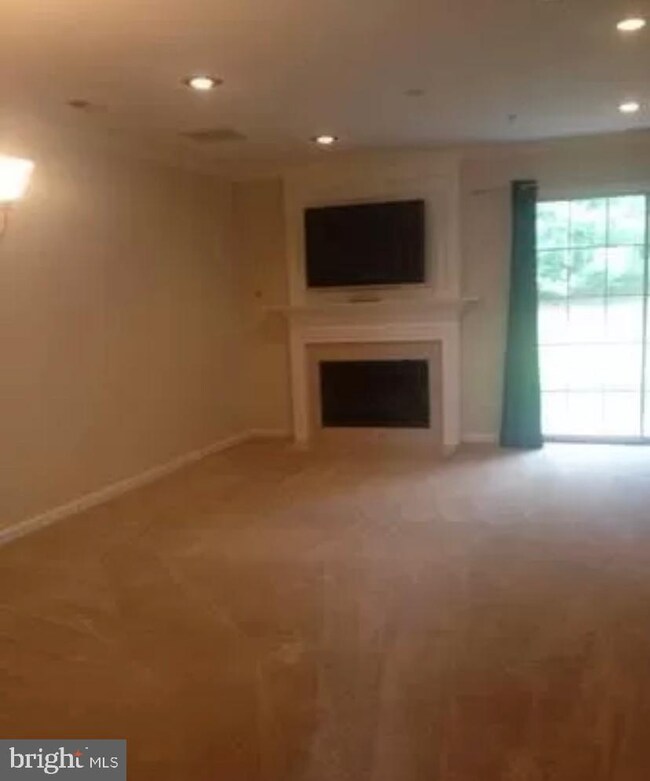 46938 Courtyard Square unit 100, Sterling, VA 20164 - photo 2