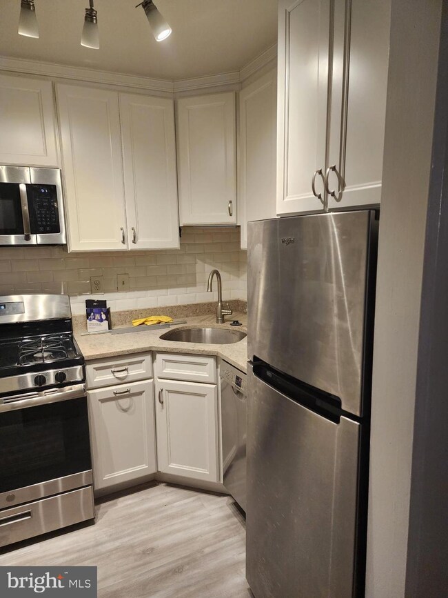Van Ness East unit 937, Washington, DC 20008 - photo 6