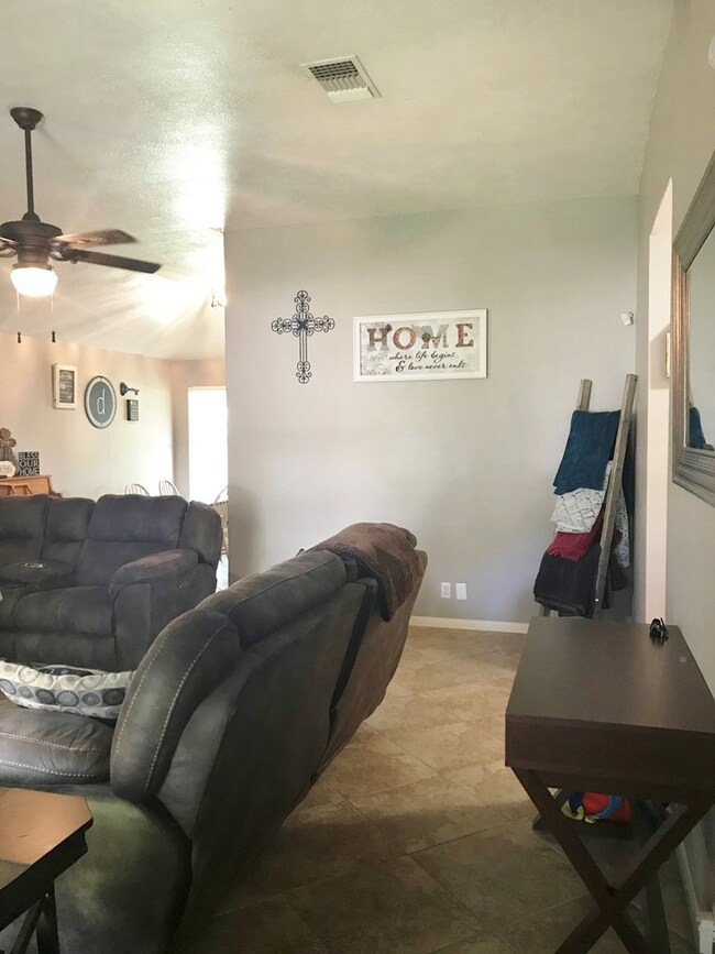 2608 La Mesa St, Bay City, TX 77414 - photo 3