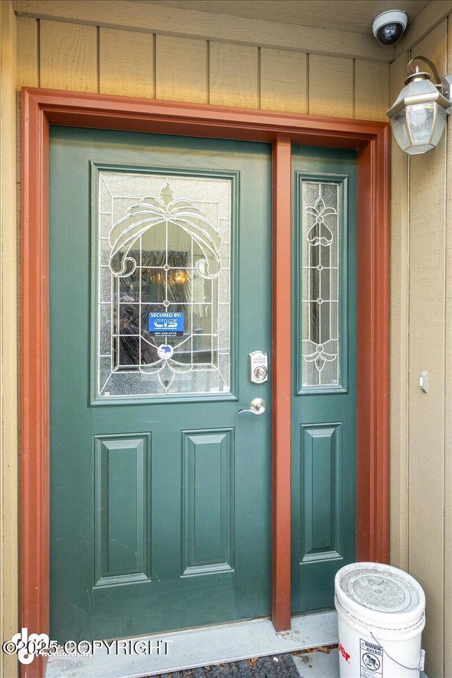 05-Side Exterior-Main Entry_SLS_-2577