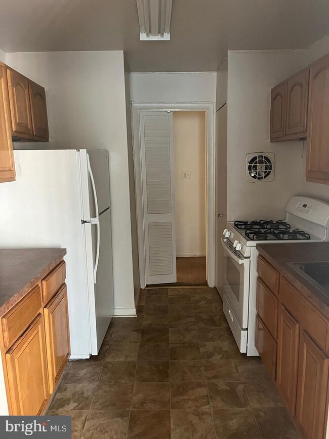 3827 Saint Barnabas Rd unit 3831T, Suitland, MD 20746 - photo 7