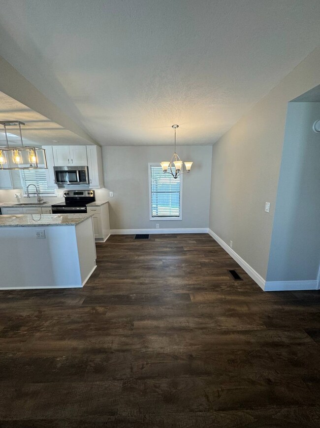 2525 Gulf City Rd unit 12, Ruskin, FL 33570 - photo 6