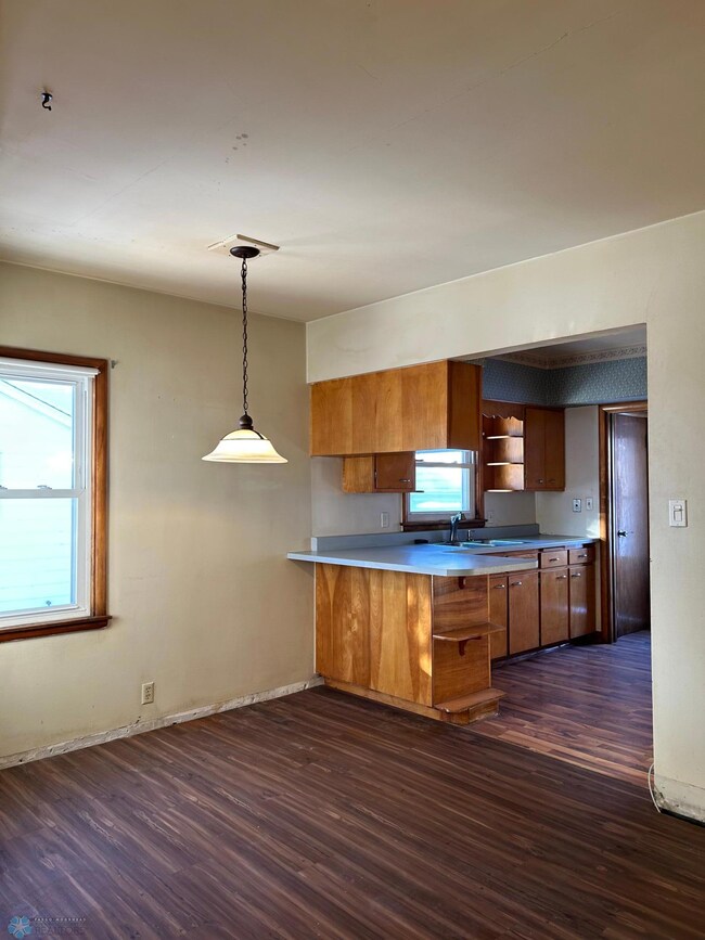 Dining space to kitchen