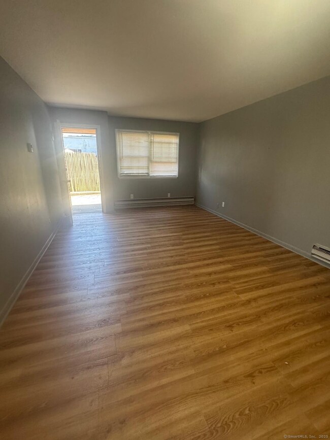 240 Oak St unit 3, Bridge Port, CT 06604 - photo 4