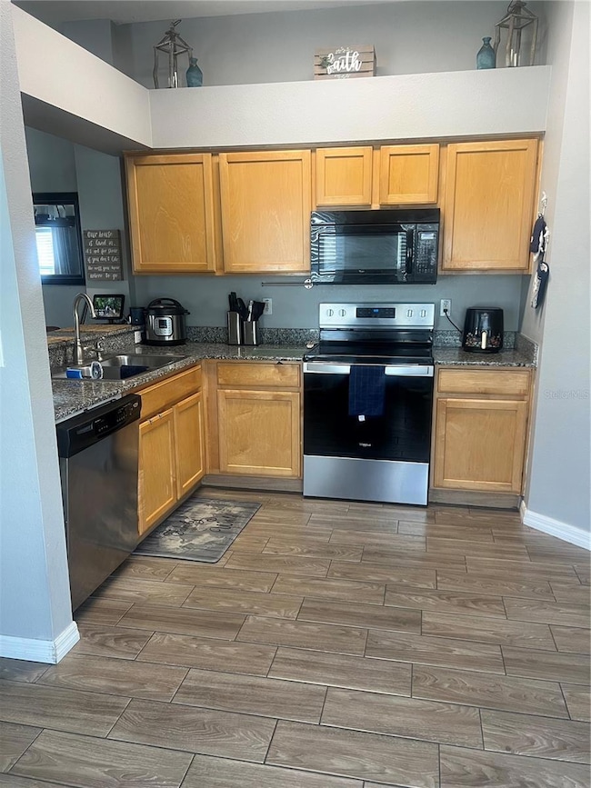 7719 Carriage Pointe Dr, Gibsonton, FL 33534 - photo 6