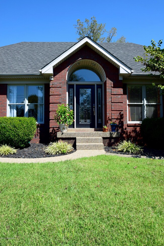 722 Wilkerson Dr, Mount Washington, KY 40047 - photo 2