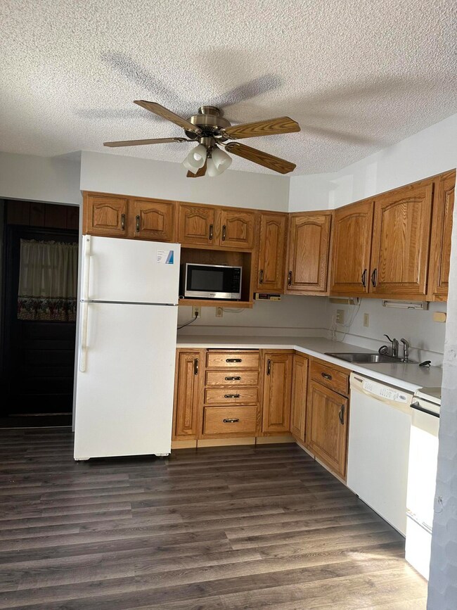 1408 E 5th Ave, Mitchell, SD 57301 - photo 7