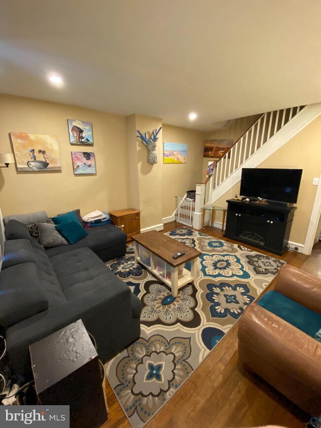 4720 Silverwood St, Philadelphia, PA 19128 - photo 2