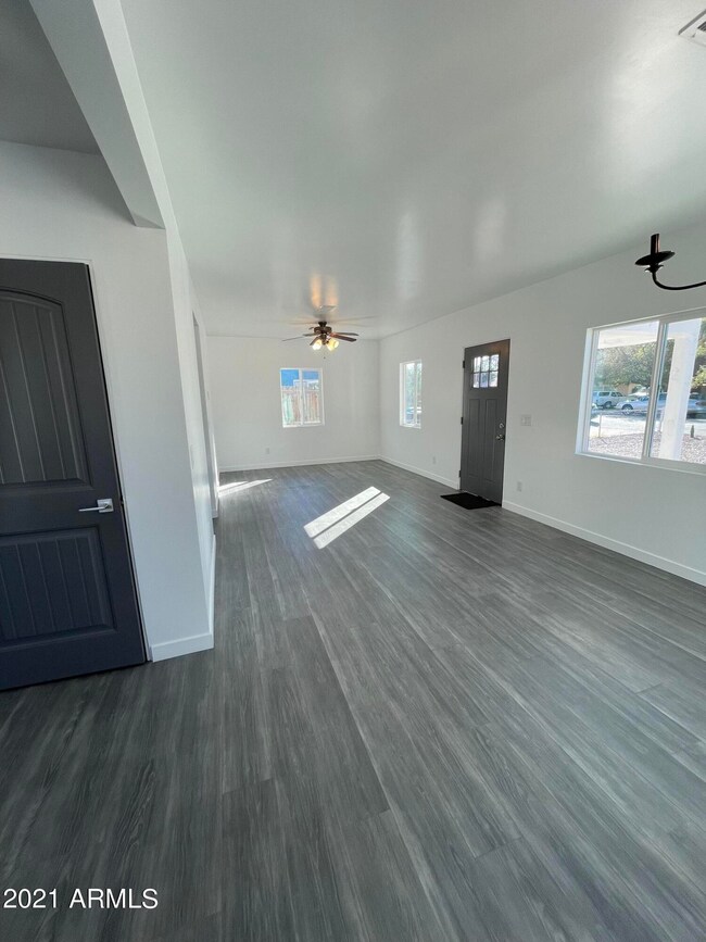 2233 N 22nd Place, Phoenix, AZ 85006 - photo 3