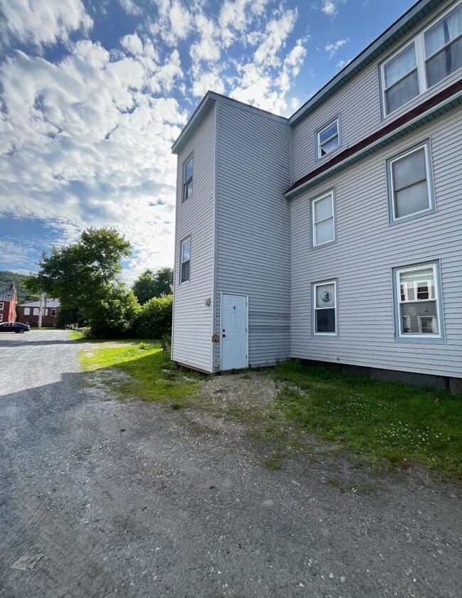 51 Depot St unit 1, Proctorsville, VT 05153 - photo 3