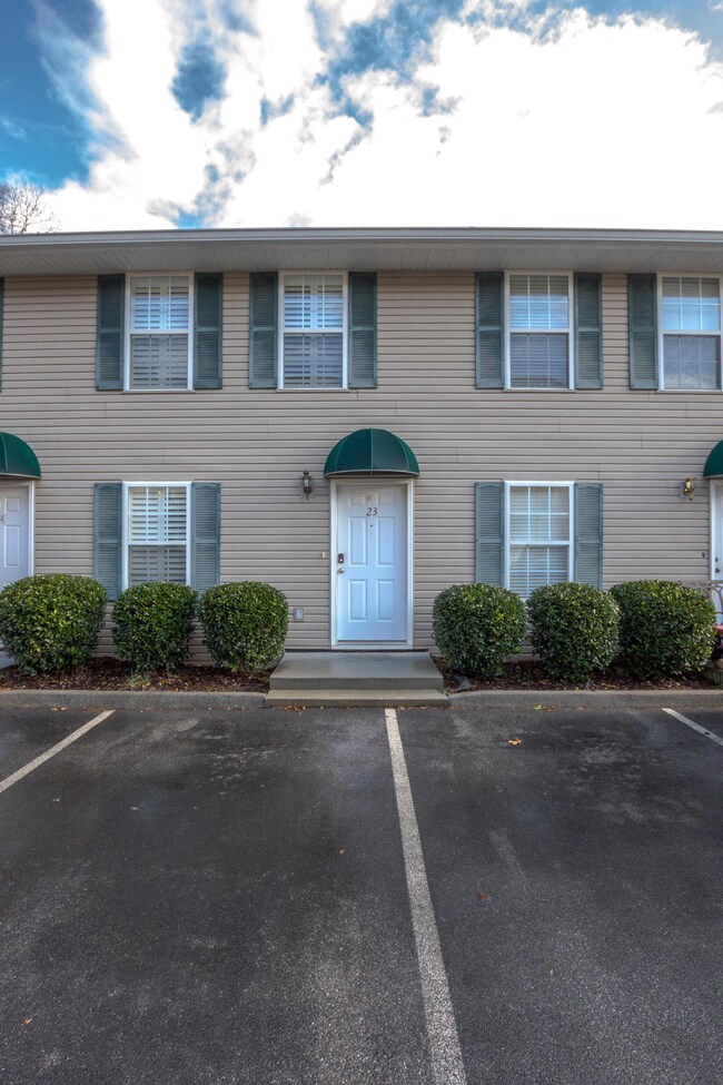 23 Lake Village Ct, Johnson City, TN 37601 - photo 3