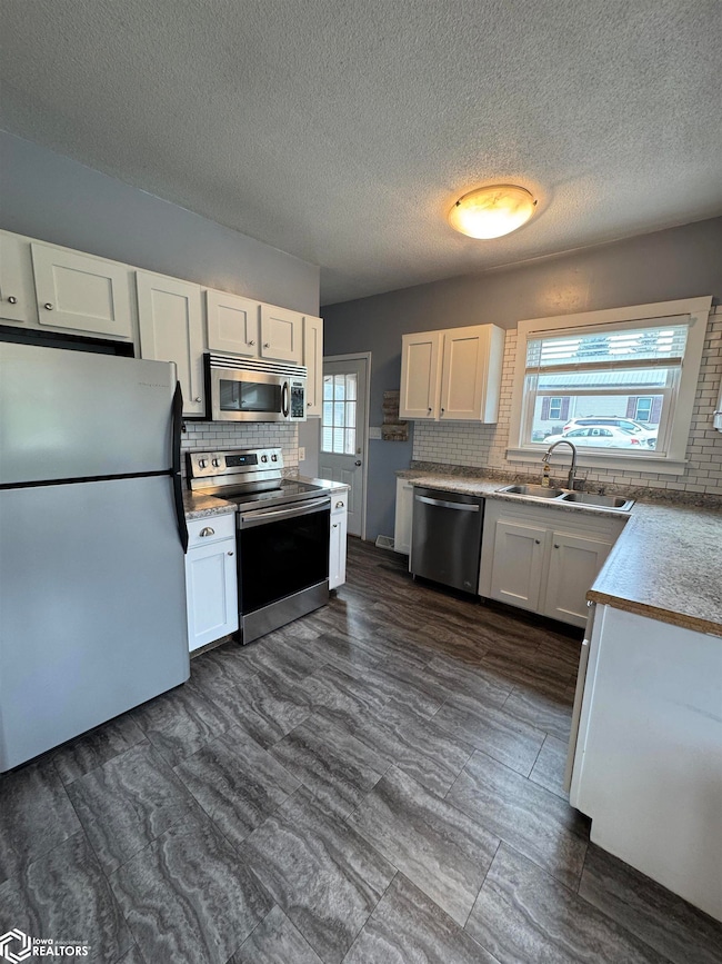 309 W Walnut St, Sigourney, IA 52591 - photo 6