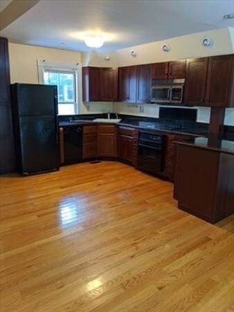 21 Chestnut St unit 3, Wakefield, MA 01880 - photo 2
