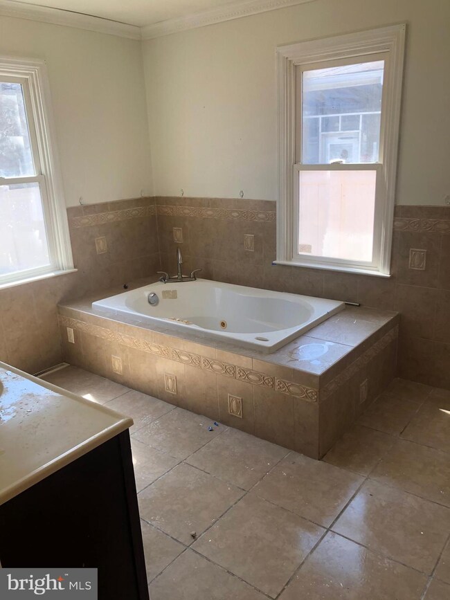 332 Roosevelt Ave, Reading, PA 19605 - photo 3