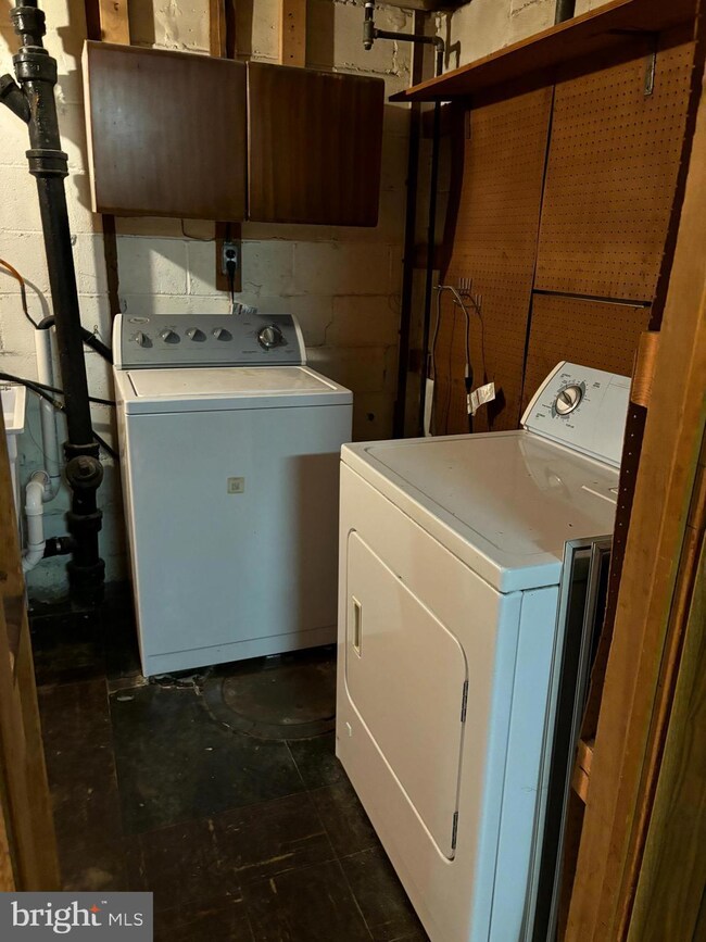 2762 Kirkleigh Rd, Dundalk, MD 21222 - photo 4