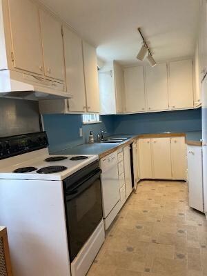 Pantry style fully applianced
