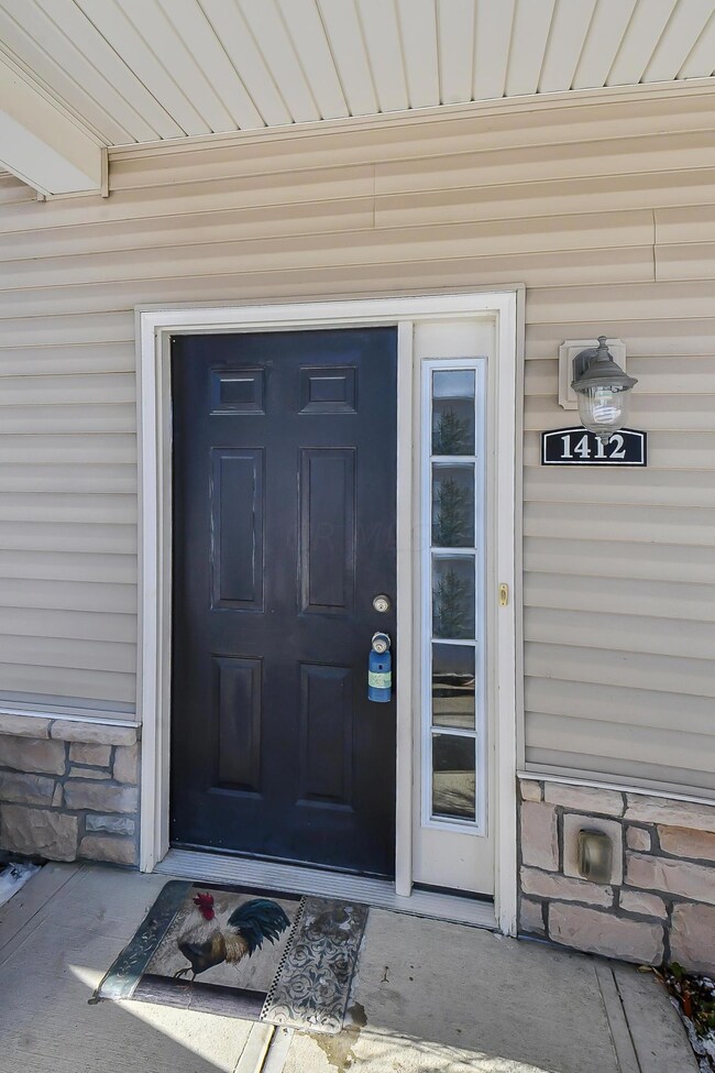 1412 Lakes Circle Dr Columbus OH 43240-6