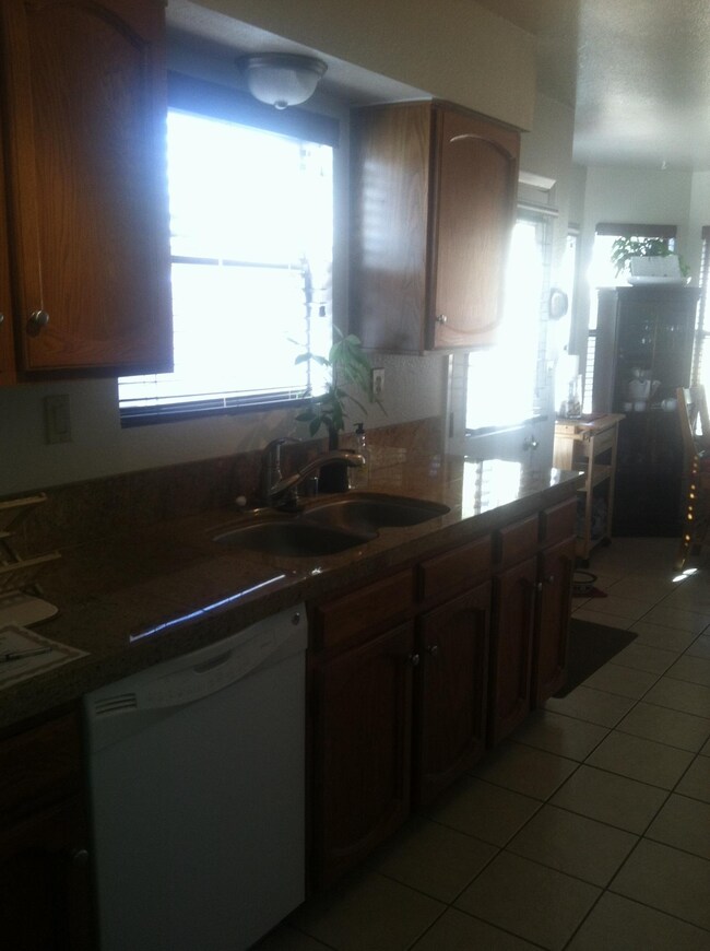 5248 Saratoga Ct NW, 87120- Kitchen