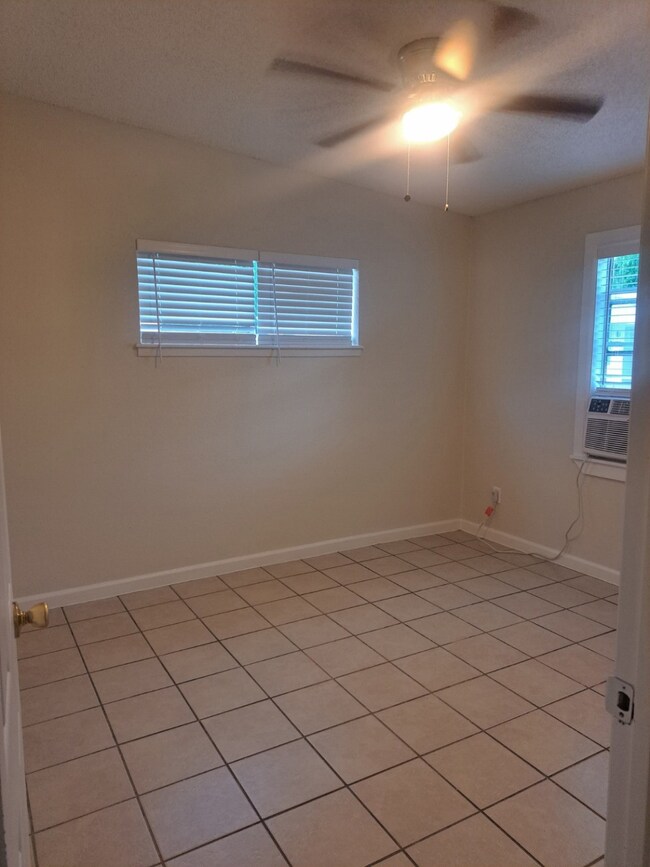 3357 Frick Rd unit 13, Houston, TX 77086 - photo 4