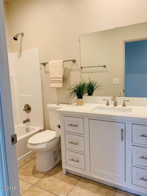 3015 W PARAISO DR- BATH PIC