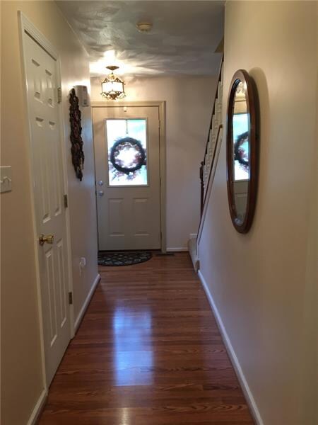 ENTRY 12x5 Easy to clean laminate leads from the f